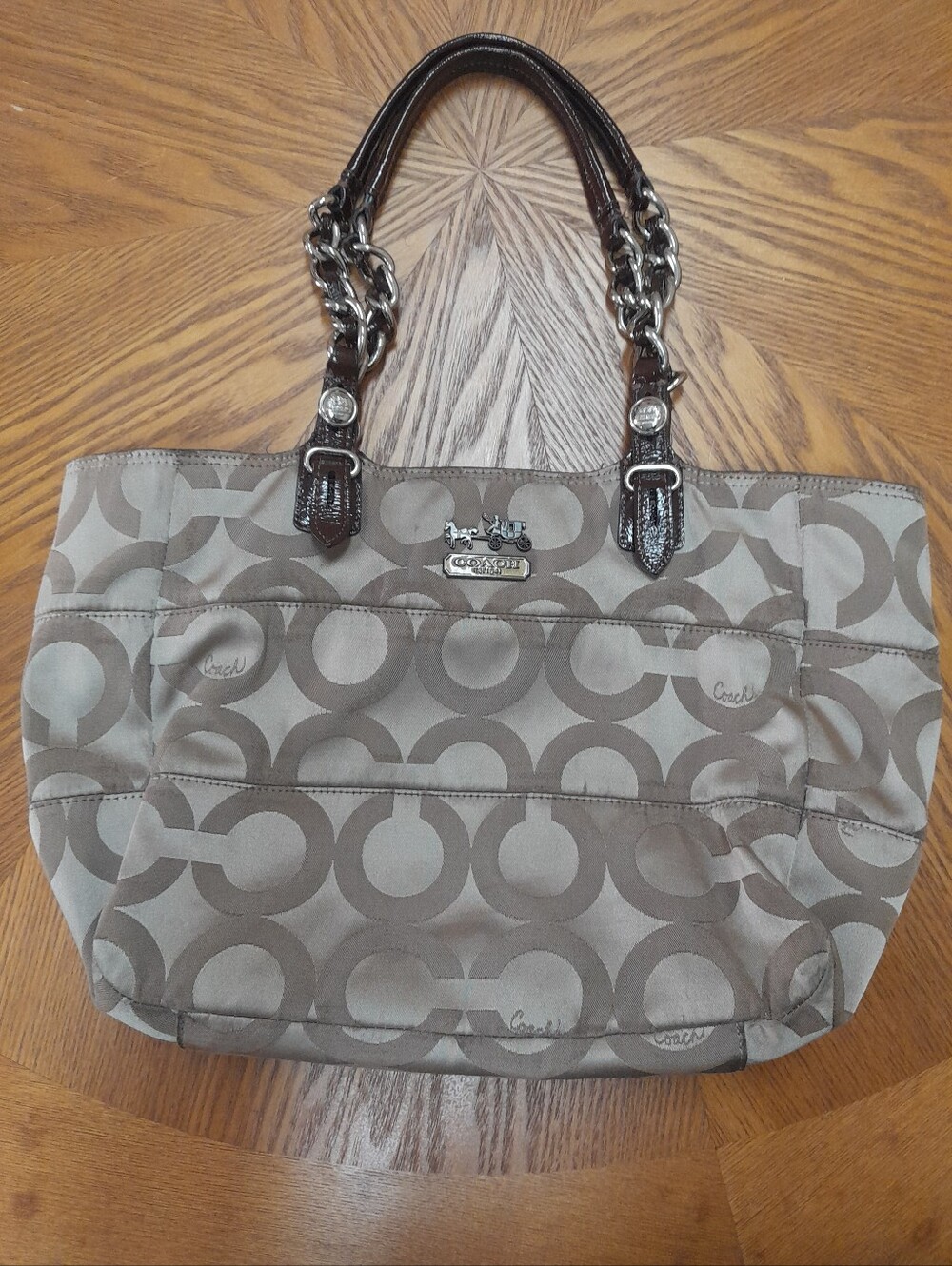 Women's Coach Signature Tote Bag in Taupe & Chain-Detail Handles Size:OS  Coach
